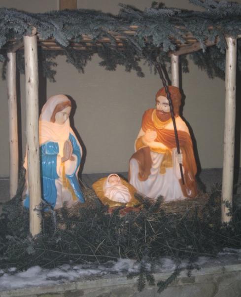 Do skracujúcich sa jesenných dní vstúpilo na Horu Zvir v prvých zimných dňoch vianočné Svetlo pri polnočnej svätej liturgii. Slúžil ju o.