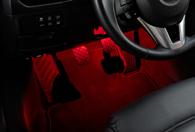 17 OSVETLENÉ NÁSTUPNÉ LIŠTY Osvetlené nástupné lišty z kvalitnej nehrdzavejúcej ocele s logom Mazda6 nielen