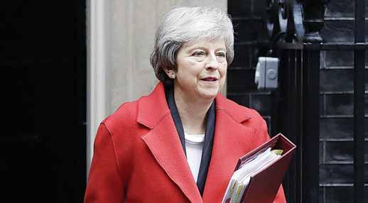ZO SVETA, Z DOMOVA 15 PRVÉ GOODBYE BRITSKEJ PREMIÉRKY Britská premiérka Theresa Mayová v piatok oficiálne odstúpila z čela Konzervatívnej strany, avšak ostane premiérkou, až kým nebude vybraný jej