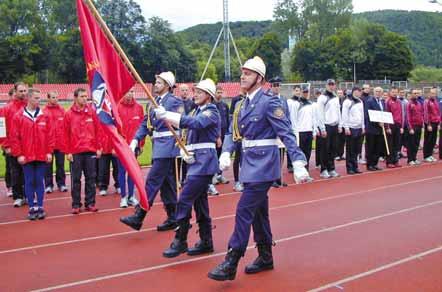 OZNAMY A INFORMÁCIE Majstrovstvá Slovenska v hasičskom športe N a prelome júna a júla t. r. sa na atletickom štadióne v Banskej Bystrici uskutočnil v poradí už XXXIX.