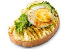 Chlebík s domácou vajíčkovou nátierkou 60g 1,90 EUR Zloženie: pečivo, domáca vajíčková nátierka, zdobenie, cibuľka Alergény: 1 -
