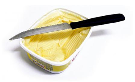 Otazníky nad GHÍ GHÍ, alebo tiež prepustené maslo, sa predovšetkým používalo v časoch, keď nebola bežne dostupné chladnička. V posledných rokoch sa znovu objavuje ako módny trend výživy.