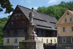 Múzeum v prírode Vysočina Skladá sa z jednotlivých expozičných celkov, ktoré sa nachádzajú v dvoch osadách obce Vysočina a v meste Hlinsko. Najstarším celkom je expozícia na Veľkom Kopci.