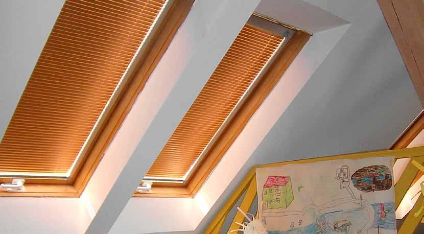 STREŠNÉ SYSTÉMY Nezáleží na tom, či si do strešných okien vyberiete žalúzie alebo rolety, oba typy zatienenia poskytnú ochranu pred slnečnými lúčmi a zabránia prehrievaniu interiéru.