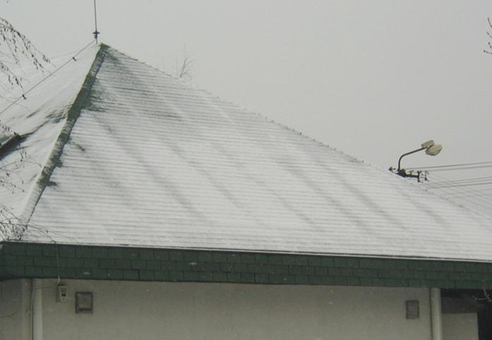 1.3 Nadkrokvové tepelné izolácie Bramac Therm Dôležitosť dobre tepelne izolovanej strechy si uvedomíme aj v zime pri pohľade na nasledovné prípady nekvalitného zateplenia, ktoré ale nie sú v praxi