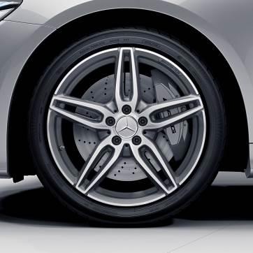Kolesá pre Mercedes-AMG E 53 4MATIC+ 48,3 cm (19") disky AMG z ľahkej zliatiny s dizajnom 5 zdvojených lúčov