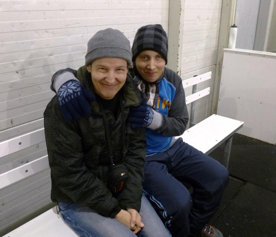 Náš klient Roman Kučera spolu s terapeutkou Veronikou sa rozhodli pre korčuľovanie na ľadovej ploche.