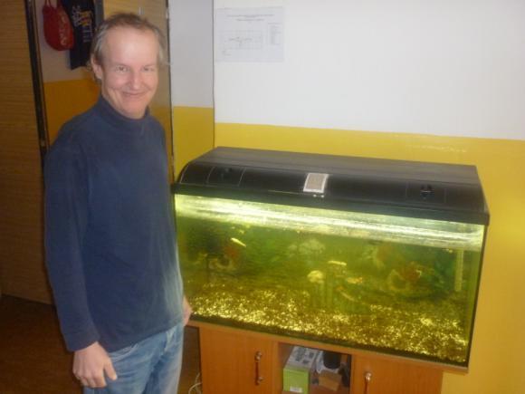 Chovu rybiek v našom akváriu sa venuje klient Béďo. Požiadali sme ho o krátke interview. Ako dlho sa venuješ chovu rybiek? Od roku 2007. Najprv sa im venoval vedúci, ktorý tu pracoval.
