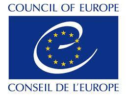RADA EURÓPY Samuel Mencák Rada Európy za svoju vyše šesťdesiat ročnú históriu prešla pomerne veľkým vývojom.